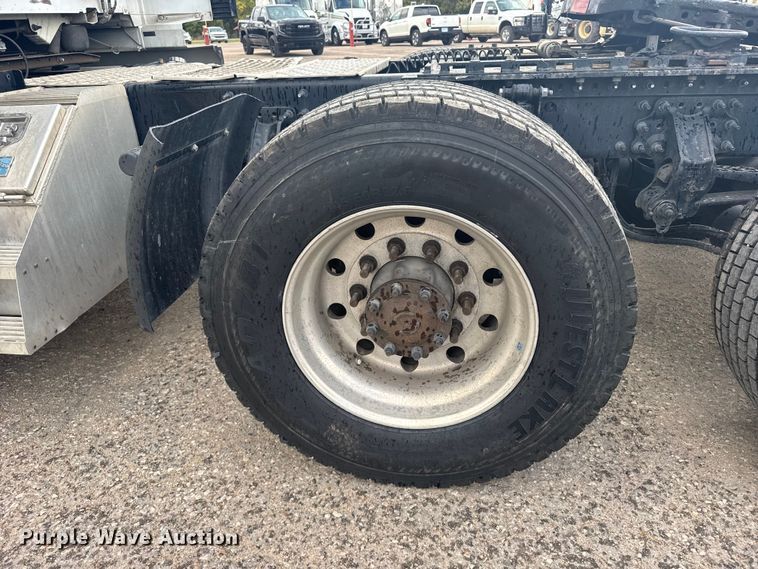 image for item EU6112 2022 Volvo VNR semi truck