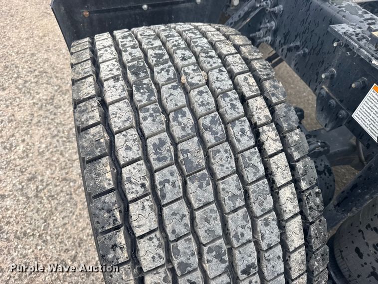 image for item EU6112 2022 Volvo VNR semi truck