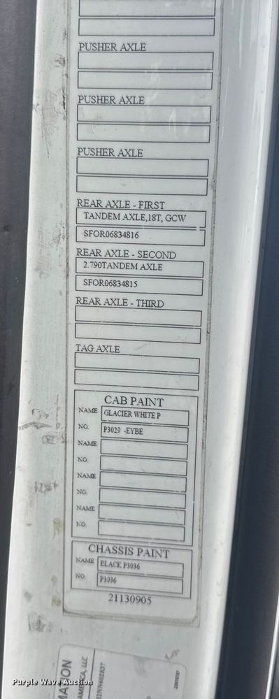 image for item EU6112 2022 Volvo VNR semi truck