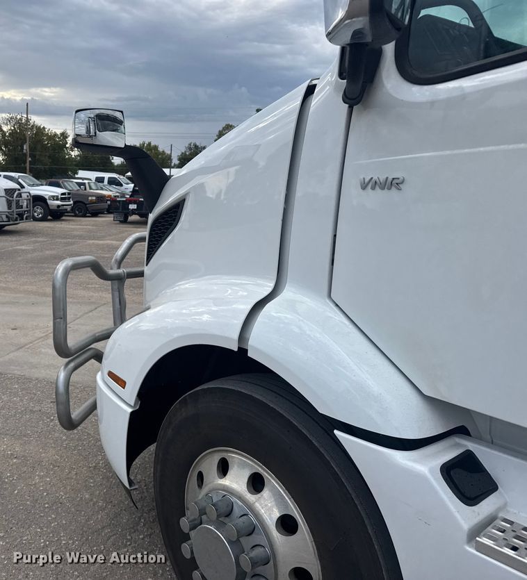 image for item EU6113 2022 Volvo VNR semi truck