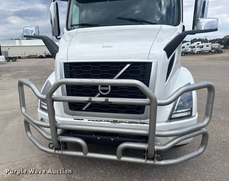 image for item EU6113 2022 Volvo VNR semi truck