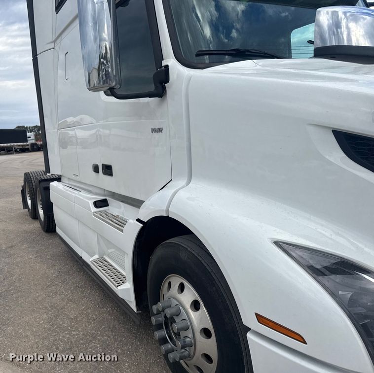 image for item EU6113 2022 Volvo VNR semi truck