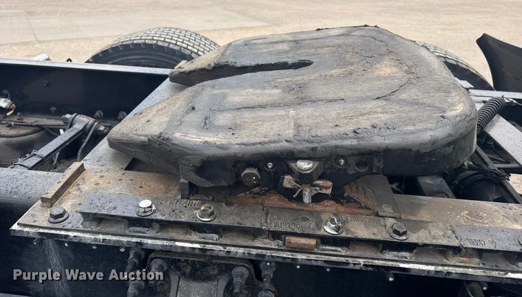 image for item EU6113 2022 Volvo VNR semi truck