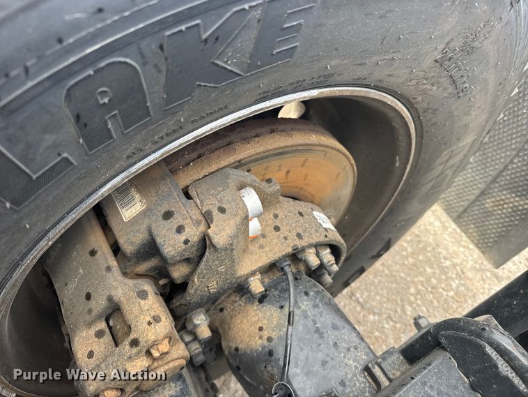 image for item EU6113 2022 Volvo VNR semi truck