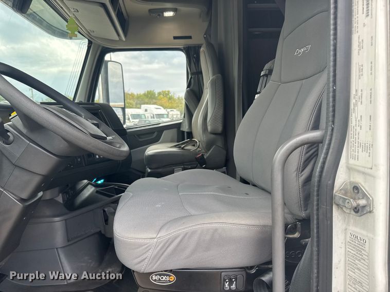 image for item EU6113 2022 Volvo VNR semi truck