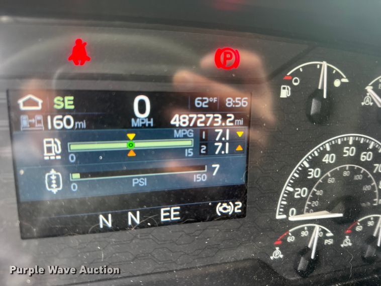 image for item EU6113 2022 Volvo VNR semi truck