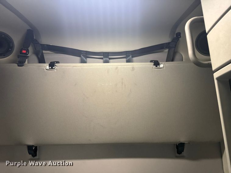 image for item EU6113 2022 Volvo VNR semi truck