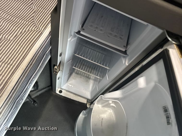 image for item EU6113 2022 Volvo VNR semi truck