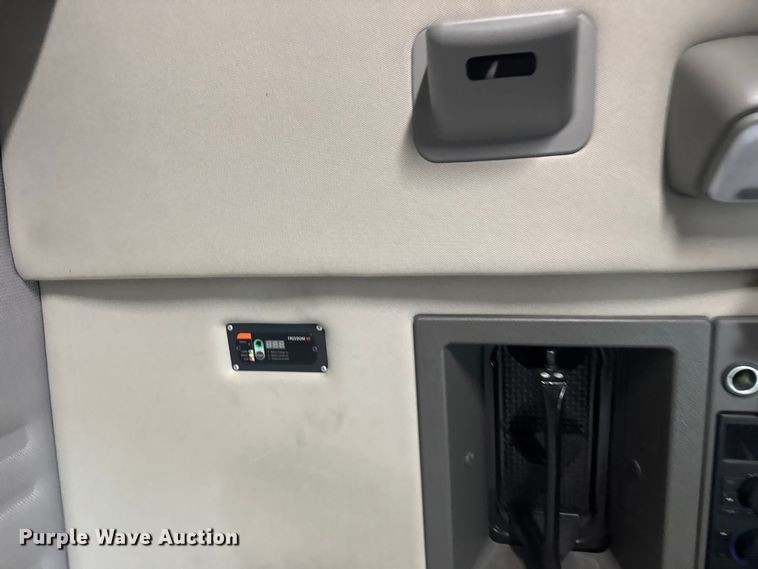 image for item EU6113 2022 Volvo VNR semi truck