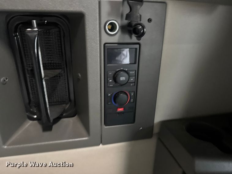 image for item EU6113 2022 Volvo VNR semi truck