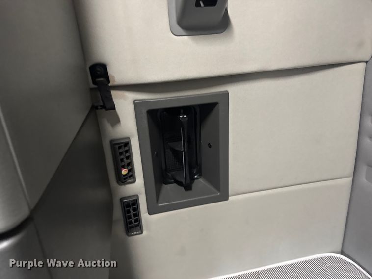 image for item EU6113 2022 Volvo VNR semi truck