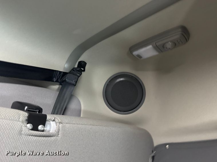 image for item EU6113 2022 Volvo VNR semi truck