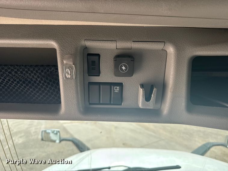 image for item EU6113 2022 Volvo VNR semi truck