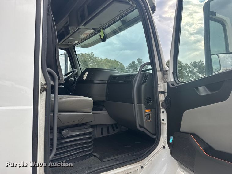 image for item EU6113 2022 Volvo VNR semi truck