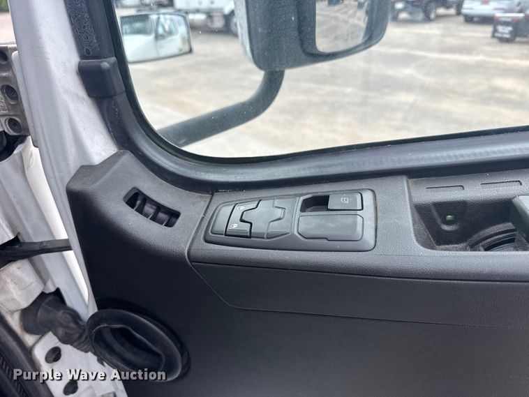 image for item EU6113 2022 Volvo VNR semi truck