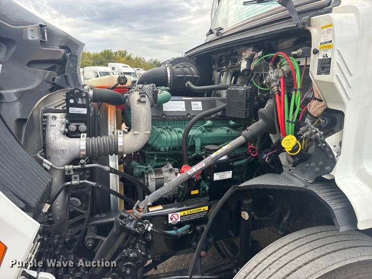 image for item EU6113 2022 Volvo VNR semi truck