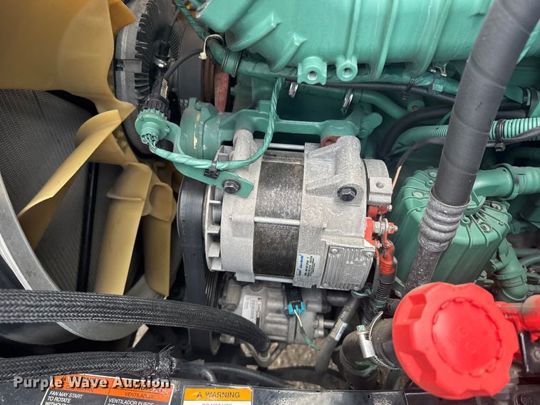 image for item EU6113 2022 Volvo VNR semi truck