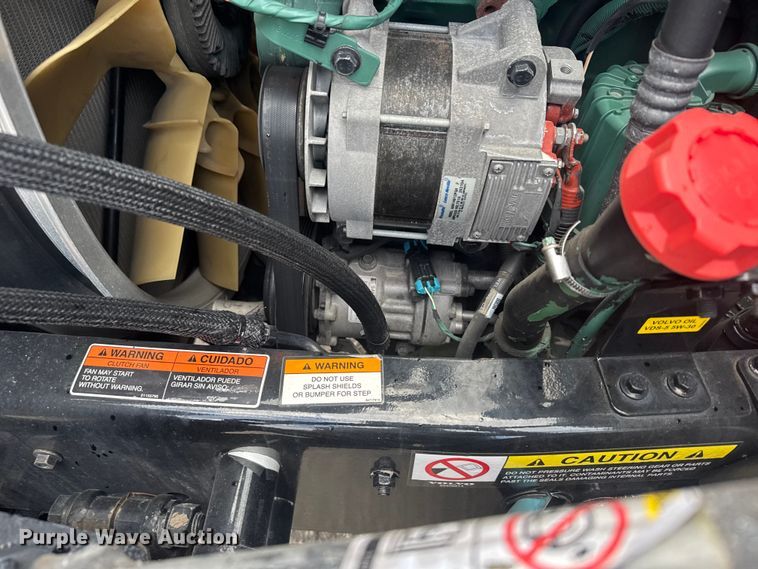 image for item EU6113 2022 Volvo VNR semi truck