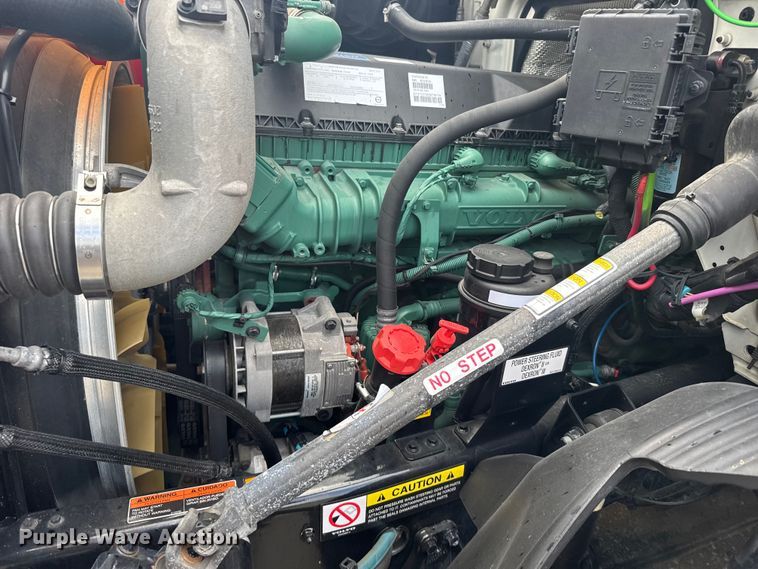 image for item EU6113 2022 Volvo VNR semi truck