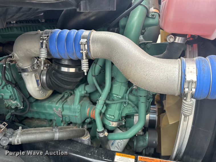 image for item EU6113 2022 Volvo VNR semi truck