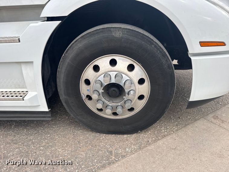 image for item EU6113 2022 Volvo VNR semi truck