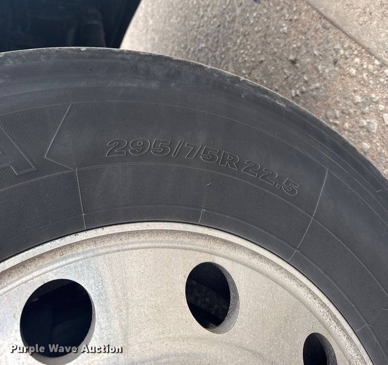 image for item EU6113 2022 Volvo VNR semi truck