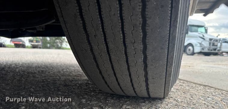 image for item EU6113 2022 Volvo VNR semi truck