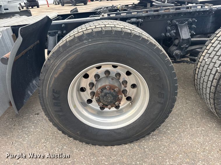 image for item EU6113 2022 Volvo VNR semi truck