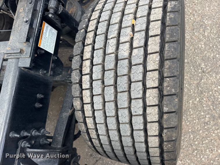 image for item EU6113 2022 Volvo VNR semi truck