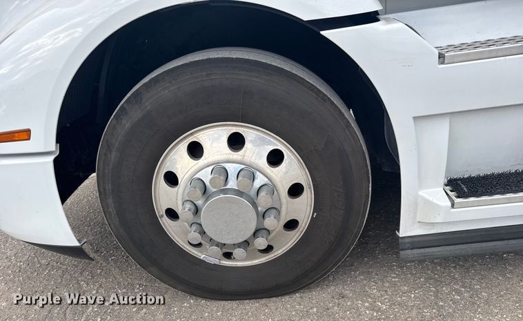 image for item EU6113 2022 Volvo VNR semi truck