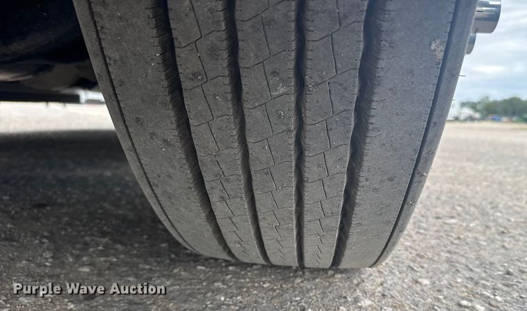 image for item EU6113 2022 Volvo VNR semi truck