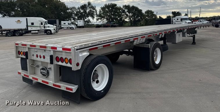 image for item EU6114 2015 Mac flatbed trailer