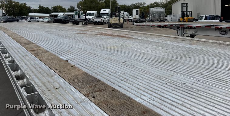 image for item EU6114 2015 Mac flatbed trailer