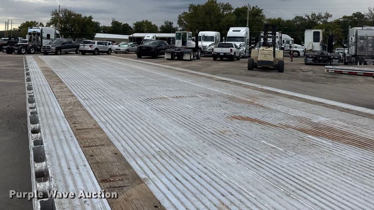 image for item EU6114 2015 Mac flatbed trailer