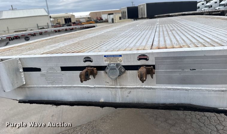image for item EU6114 2015 Mac flatbed trailer