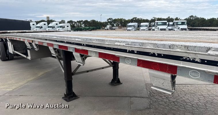 image for item EU6114 2015 Mac flatbed trailer