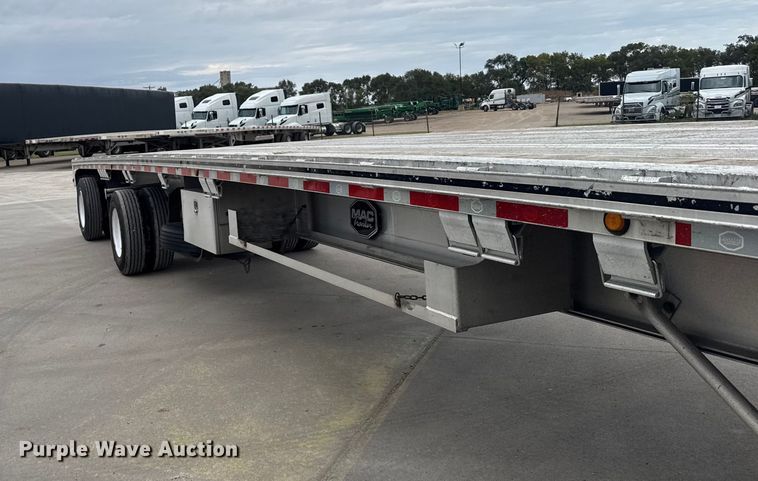 image for item EU6114 2015 Mac flatbed trailer