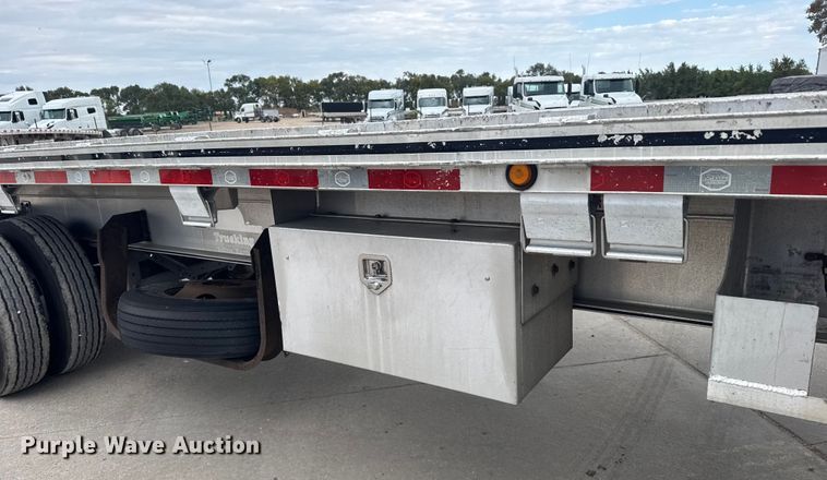 image for item EU6114 2015 Mac flatbed trailer