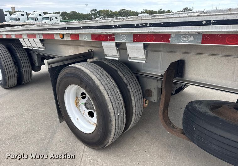 image for item EU6114 2015 Mac flatbed trailer