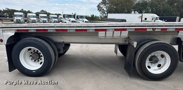 image for item EU6114 2015 Mac flatbed trailer