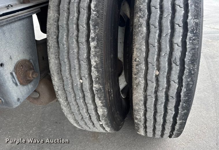 image for item EU6114 2015 Mac flatbed trailer