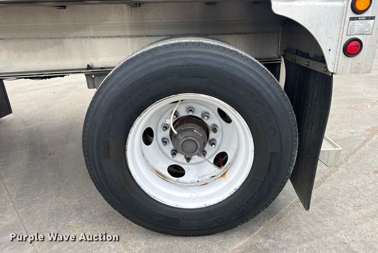 image for item EU6114 2015 Mac flatbed trailer