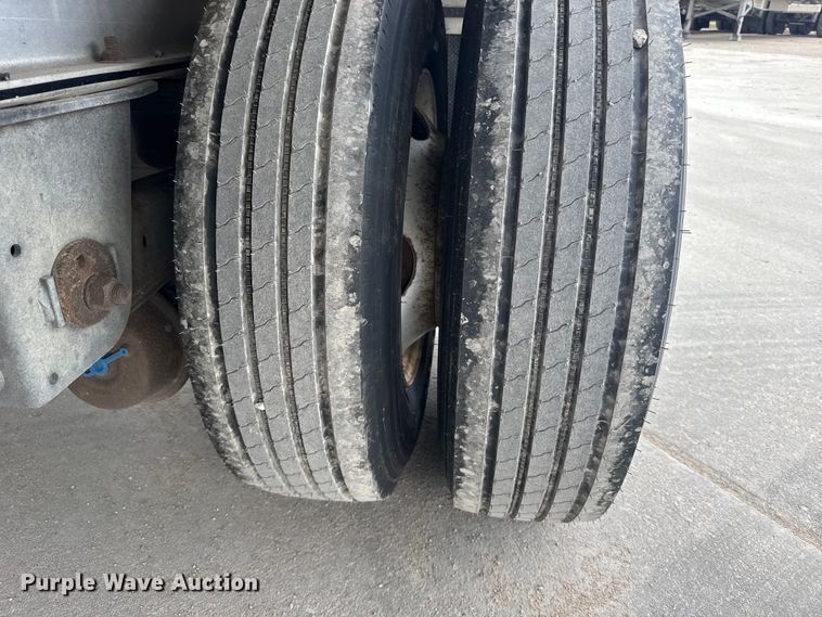 image for item EU6114 2015 Mac flatbed trailer