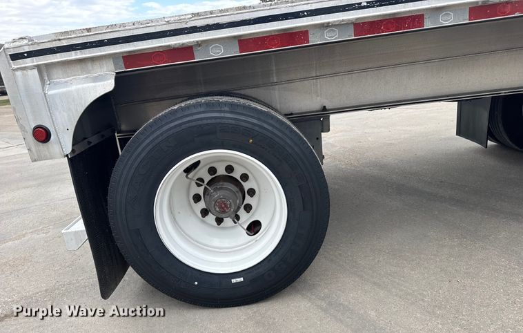 image for item EU6114 2015 Mac flatbed trailer