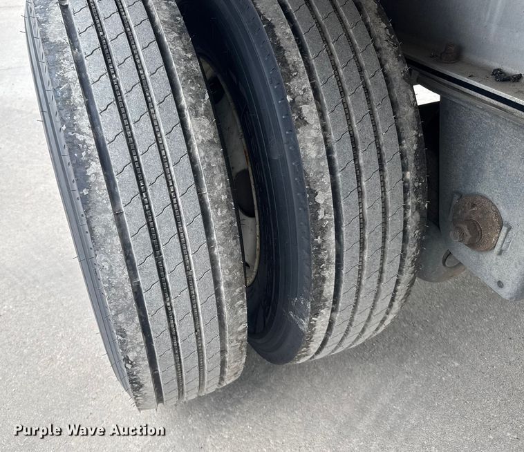 image for item EU6114 2015 Mac flatbed trailer