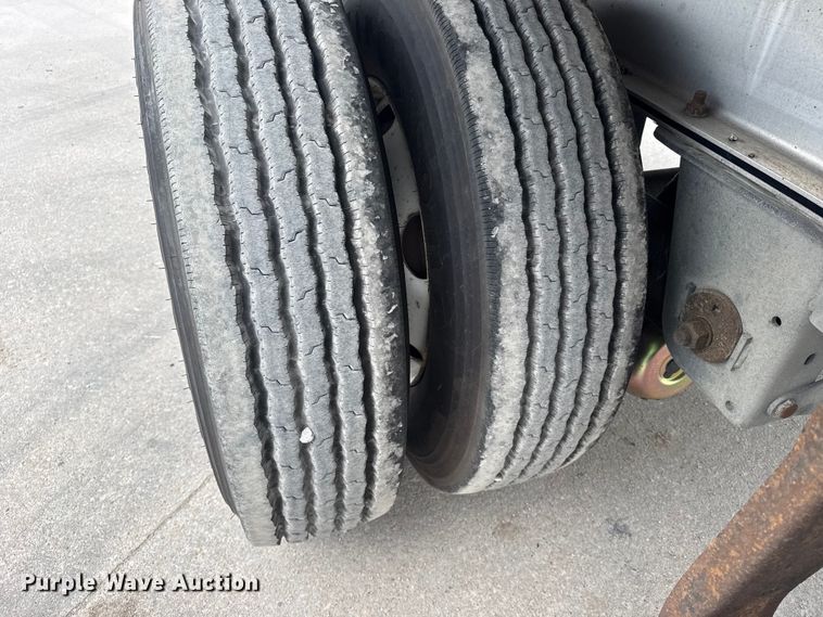 image for item EU6114 2015 Mac flatbed trailer