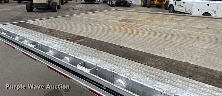 image for item EU6115 2018 Mac flatbed trailer