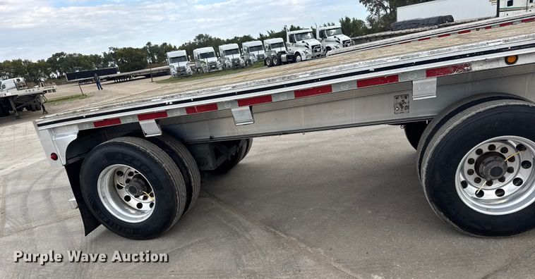 image for item EU6115 2018 Mac flatbed trailer