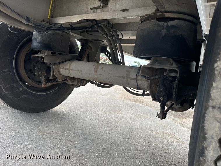 image for item EU6115 2018 Mac flatbed trailer