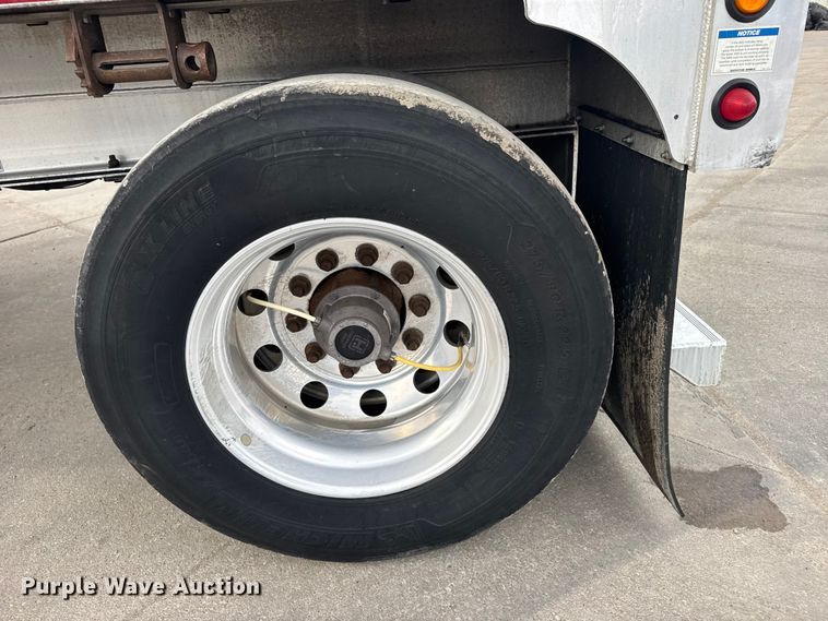 image for item EU6115 2018 Mac flatbed trailer